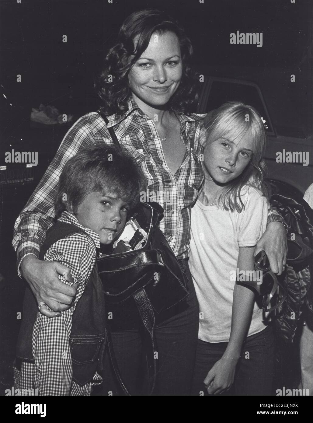 MICHELLE PHILLIPS with daughter Chynna Phillips and son Tamerlayne Credit:  Ralph Dominguez/MediaPunch Stock Photo - Alamy