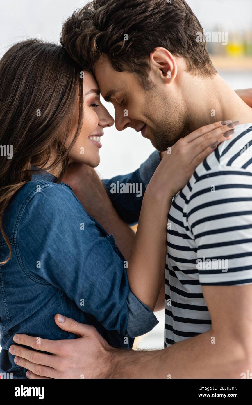 Side view joyful couple hi-res stock photography and images - Alamy
