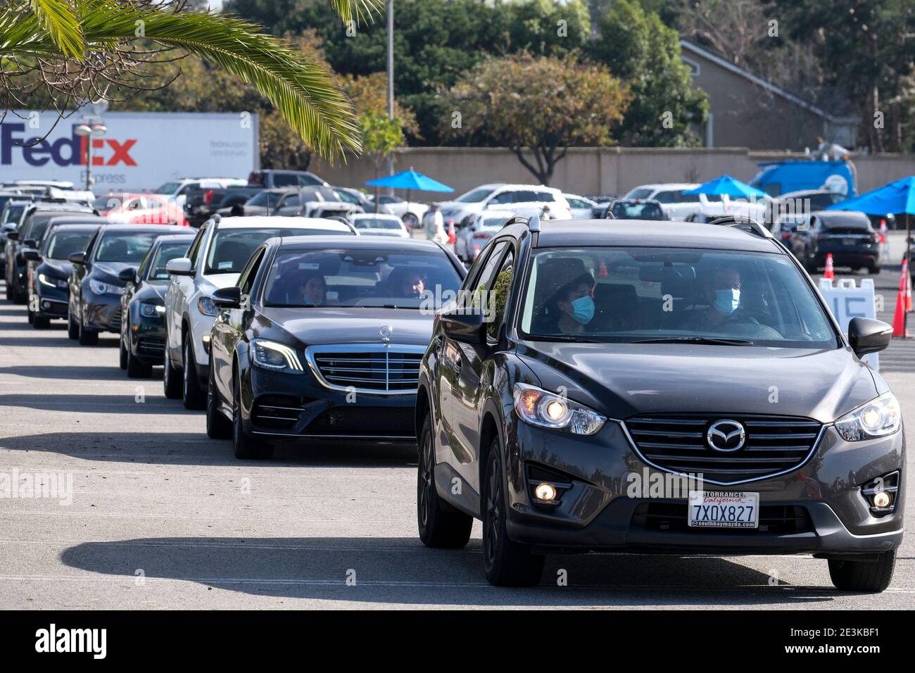 Los Angeles, California, USA. 19th Jan, 2021. Motorists wait in lines to get the coronavirus (COVID-19) vaccine in a parking lot at the Forum, Tuesday, Jan. 19, 2021, in Inglewood, Calif. Los Angeles County is ramping up vaccination efforts in its battle against the coronavirus, opening 5 large-scale vaccine sites to complement 75 smaller locations and the city-operated center at Dodger Stadium. The new county centers are located at Six Flags Magic Mountain, Cal State Northridge, the Pomona Fairplex, the L-A County Office of Education in Downey and the Forum in Inglewood. L-A officials have Stock Photo