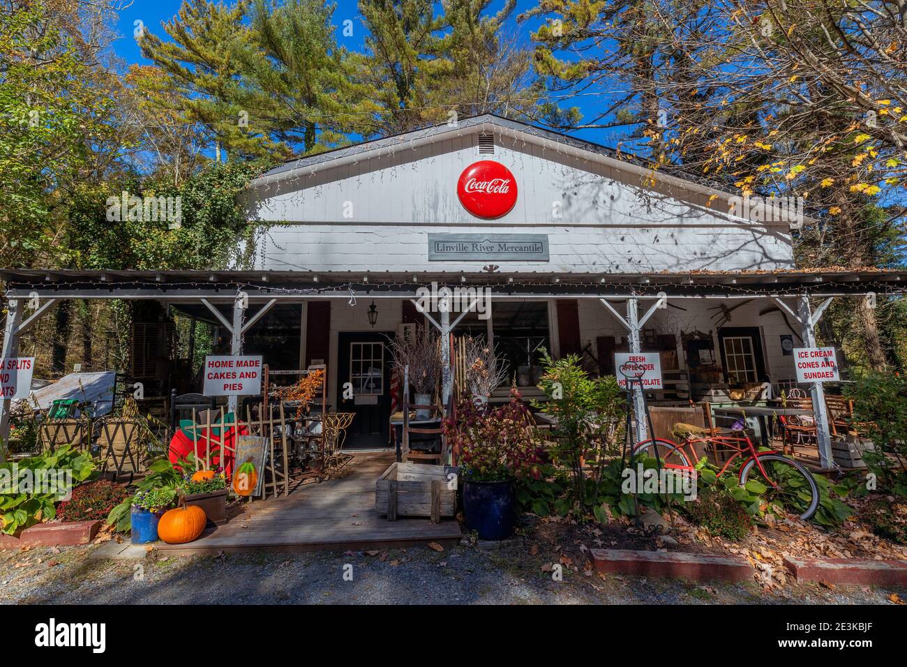 Antique store exterior hires stock photography and images Alamy