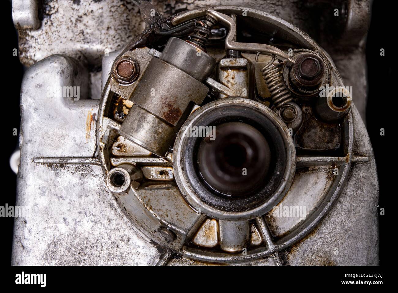 Internal combustion engine ignition system. Electric circuit breaker on