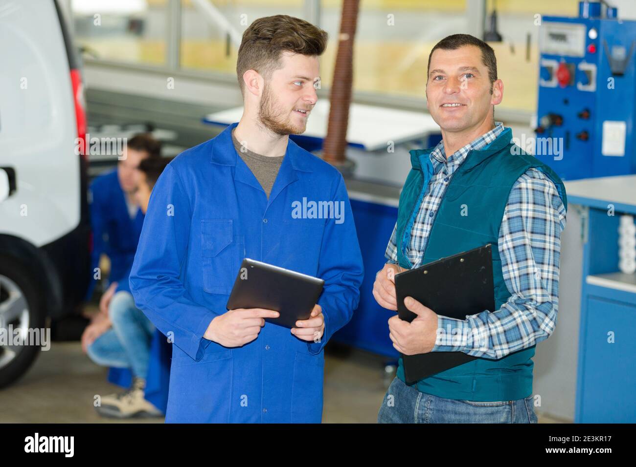Apprentice motor mechanics hi-res stock photography and images - Alamy