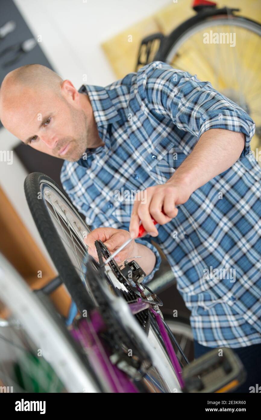 Mechanic using cycle tyre hi-res stock photography and images - Alamy