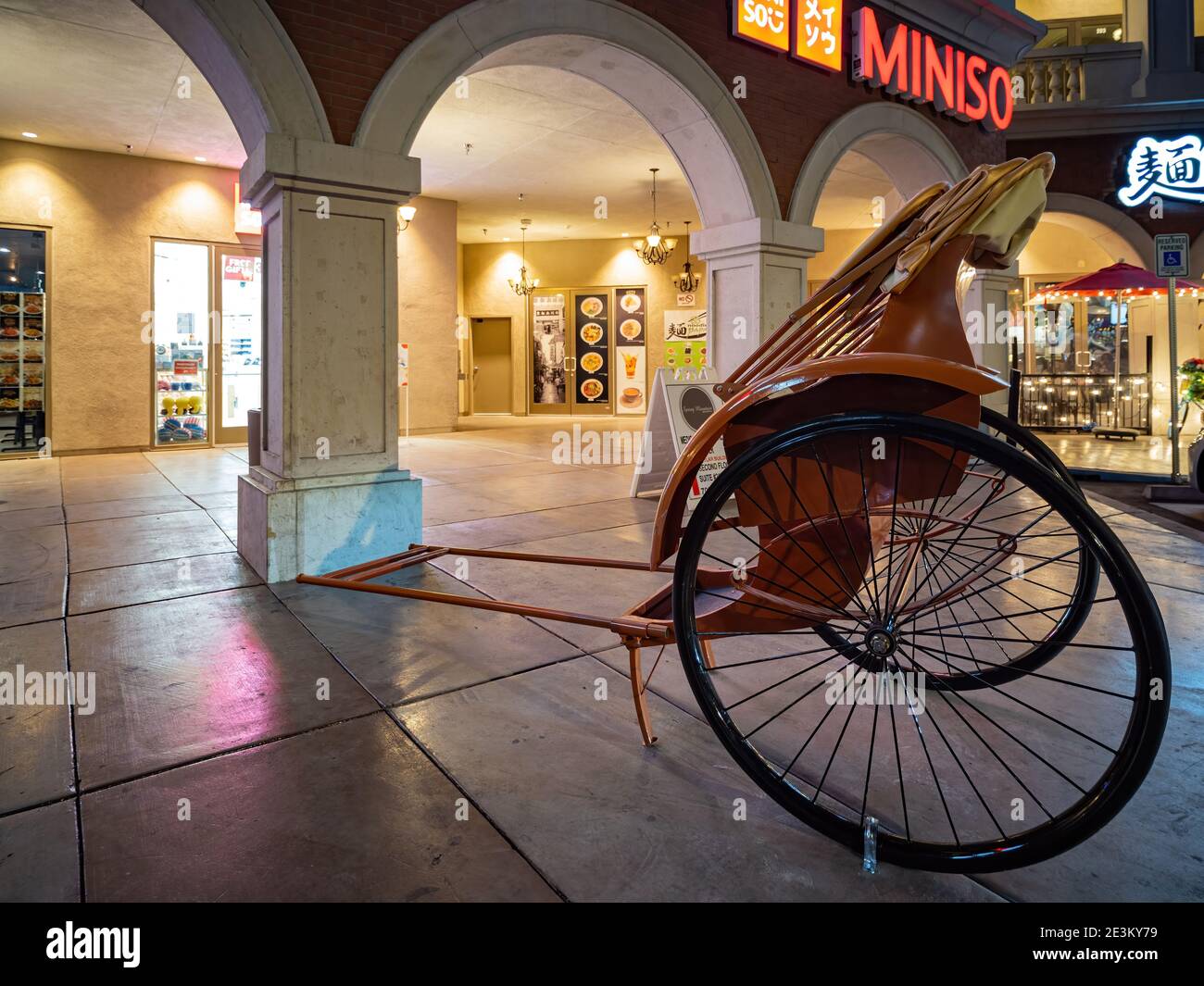Las Vegas, JAN 12, 2021 - Night view of a Rickshaw in a plaza Stock ...