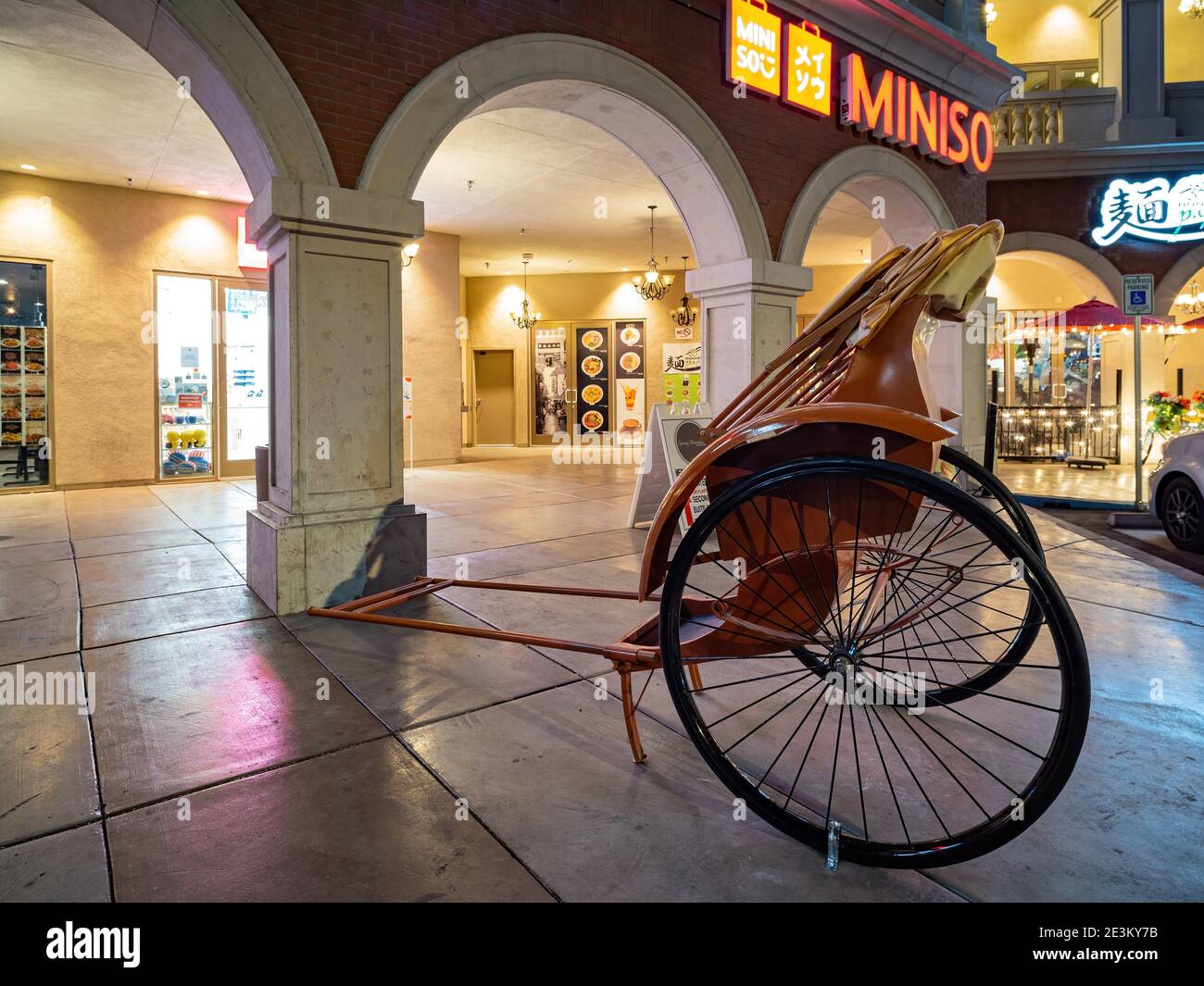Las Vegas, JAN 12, 2021 - Night view of a Rickshaw in a plaza Stock ...