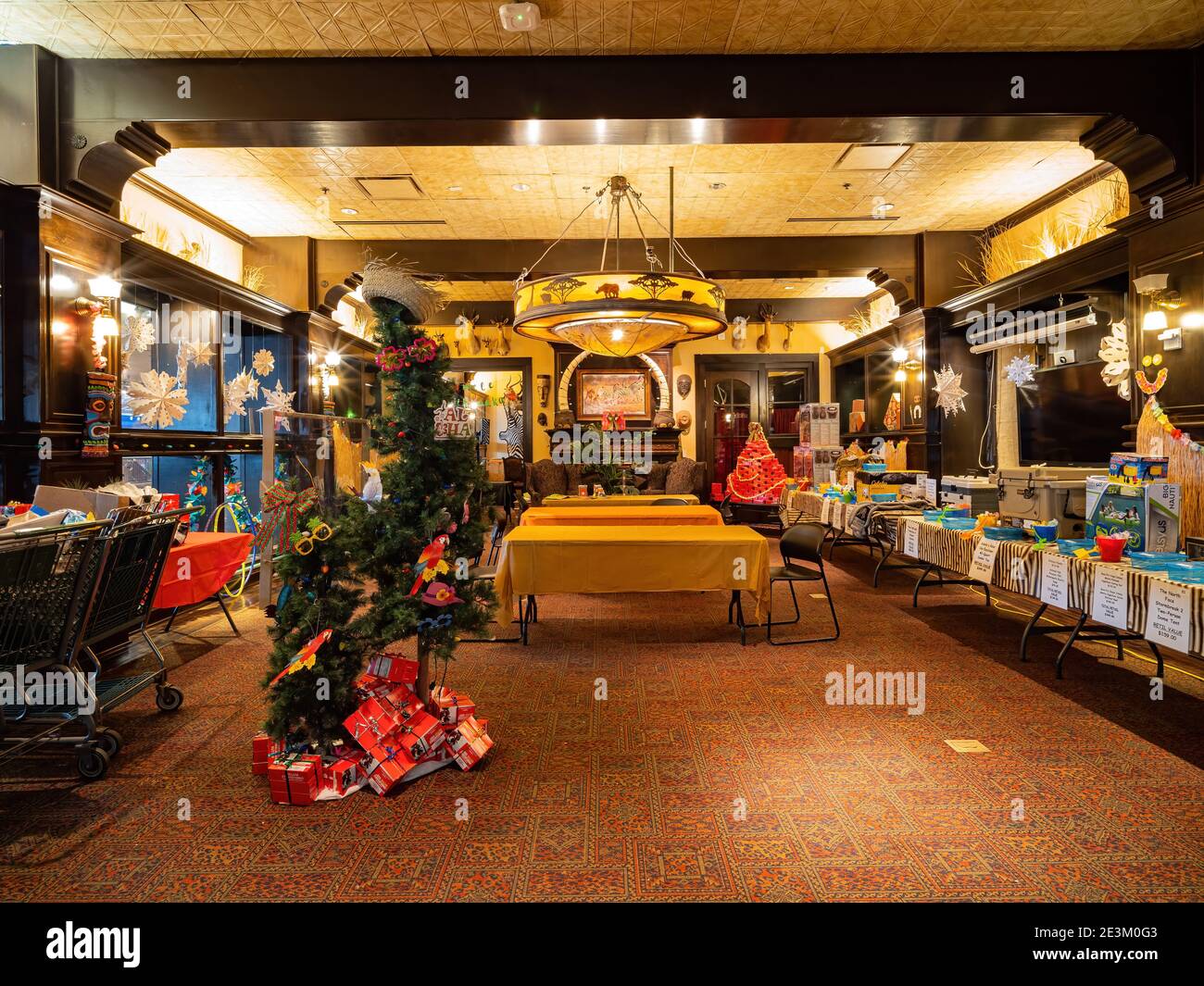 Bass pro shops interior hi-res stock photography and images - Alamy