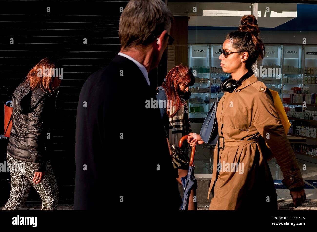 Buenos Aires, Argentina. 2nd Nov, 2017. People walk to their commute on a downtown street.Known for its eclectic European architecture and a rich cultural life, Buenos Aires, with a population of about 3 million people (16 if you consider the Greater Buenos Aires) is thriving and full of life, a city with a rhythm of its own. Credit: Patricio Murphy/SOPA Images/ZUMA Wire/Alamy Live News Stock Photo