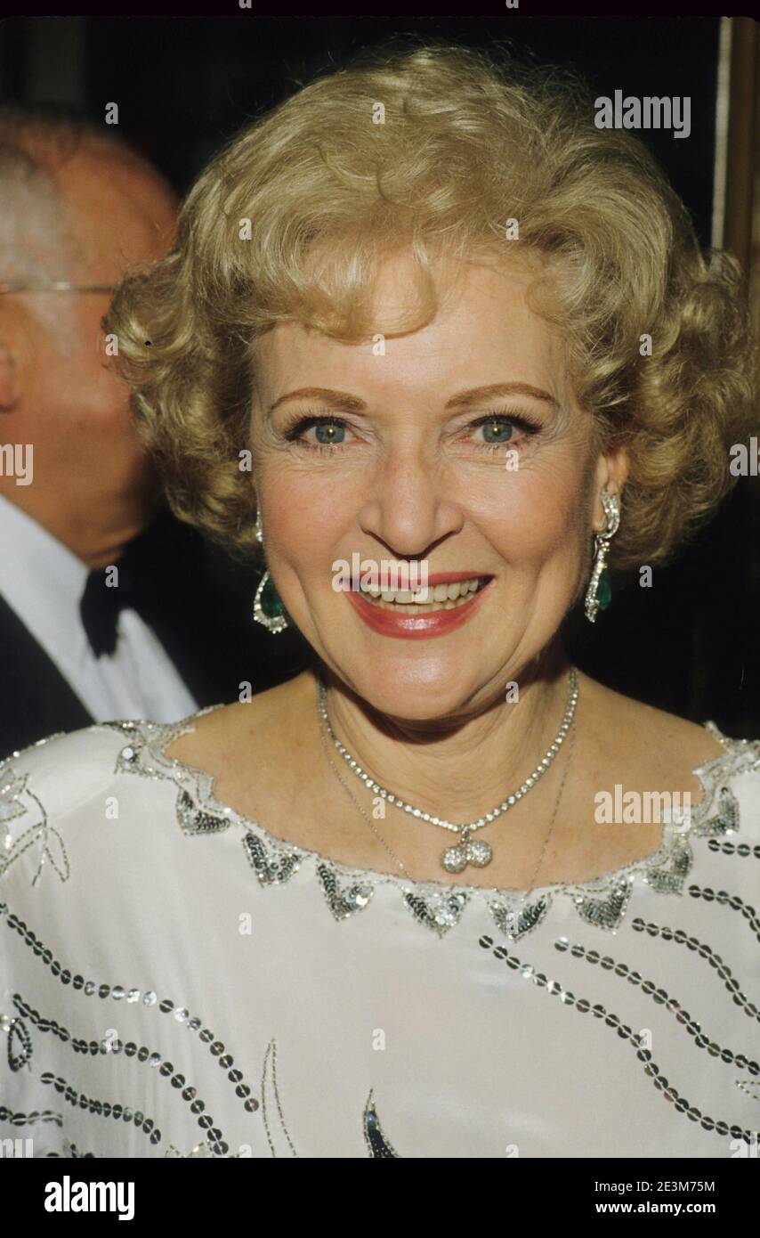 Betty white hi-res stock photography and images - Page 2 - Alamy