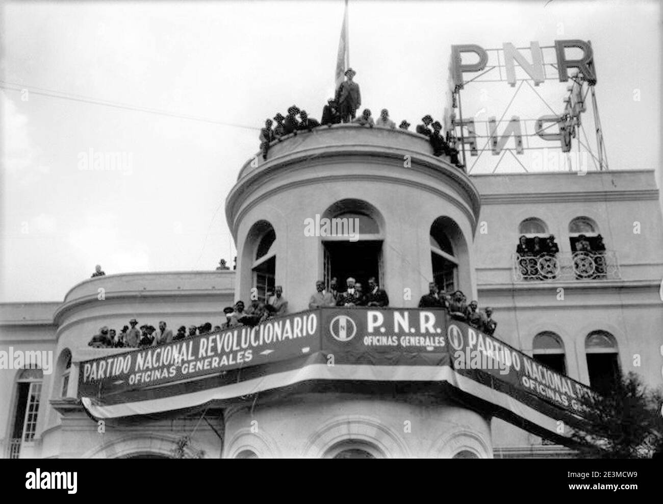 Manifestación en apoyo de Ortiz Rubio en la sede del PNR 1. Stock Photo