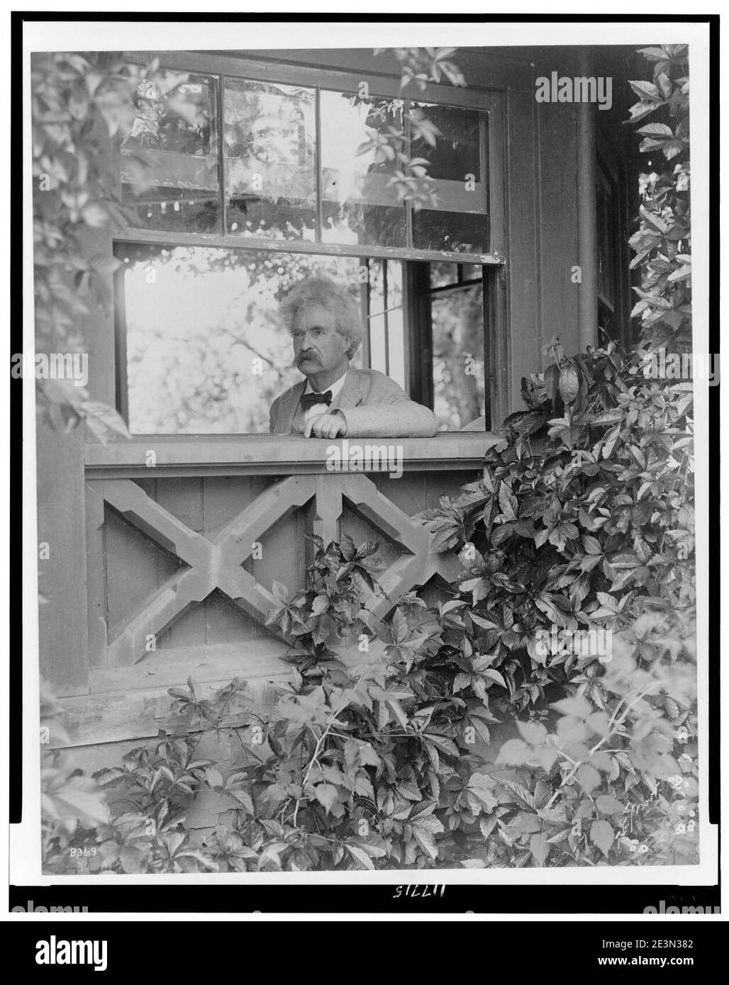 Mark Twain, head-and-shoulders portrait, facing left, looking out window) - T.E. Morr Stock Photo