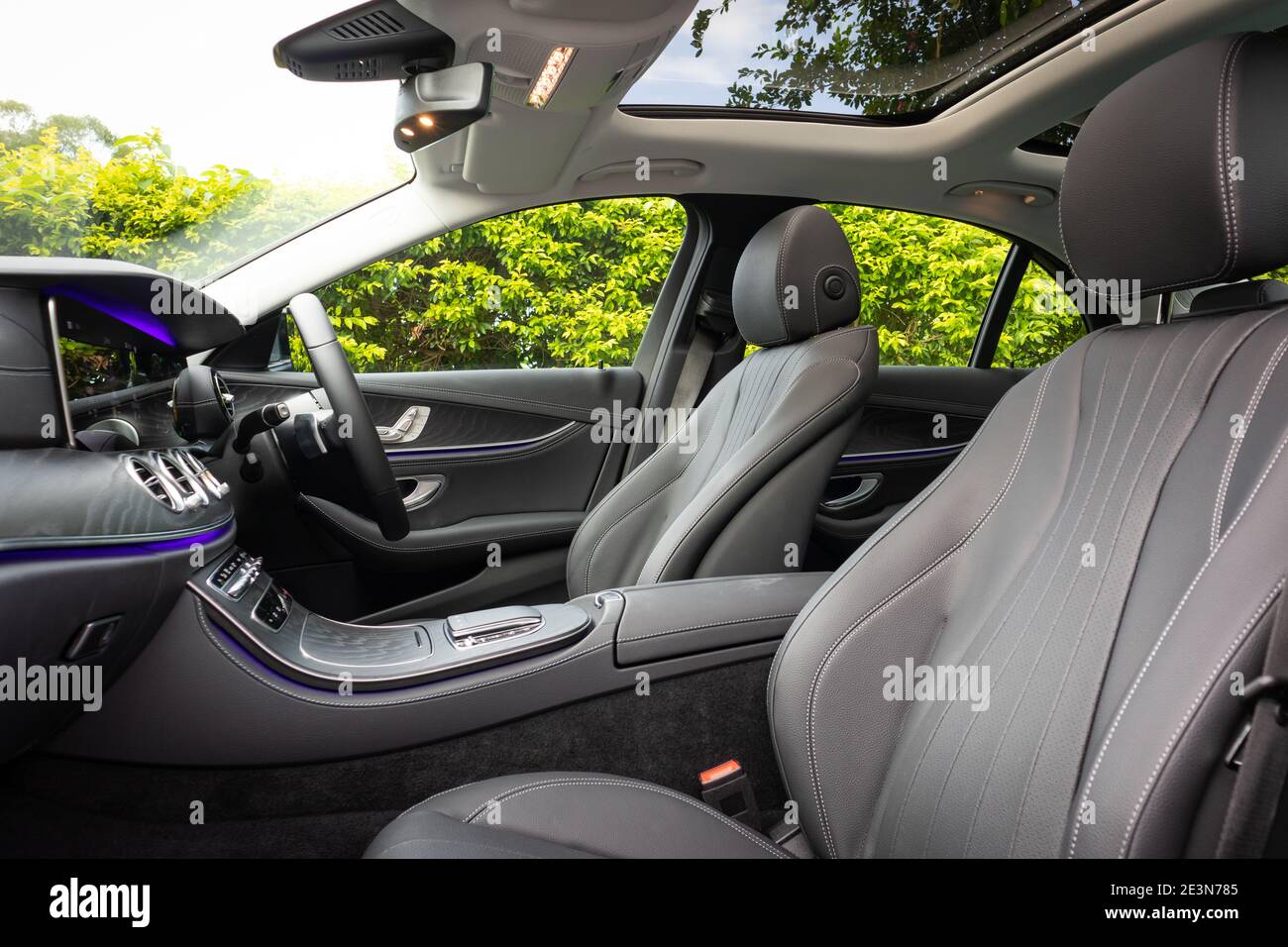 STRASBOURG, FRANCE - SEP 21, 2014: White Mercedes-Benz E Class taxi parked  on a rainy day in center of Strasbourg, place Kleber next to cafe Stock  Photo - Alamy