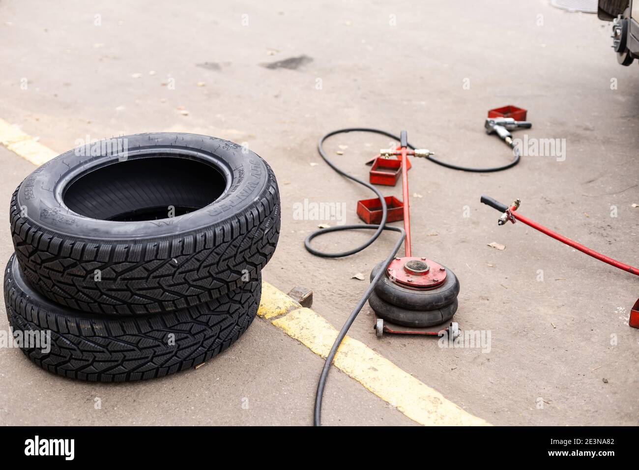 Equipment for car service and repair, tire machine for balancing