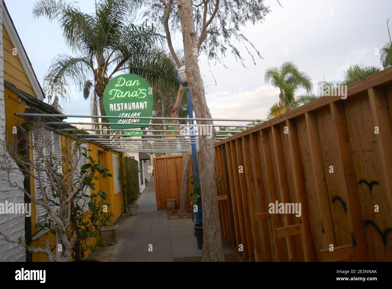 West Hollywood, California, USA 17th January 2021 A general view of atmosphere of outdoor dining closed now with Stay At Home order at Dan Tana's Italian Restaurant on January 17,  2021 in West Hollywood, California, USA. Photo by Barry King/Alamy Stock Photo Stock Photo