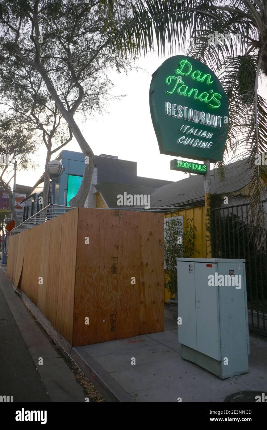 West Hollywood, California, USA 17th January 2021 A general view of atmosphere of outdoor dining closed now with Stay At Home order at Dan Tana's Italian Restaurant on January 17,  2021 in West Hollywood, California, USA. Photo by Barry King/Alamy Stock Photo Stock Photo