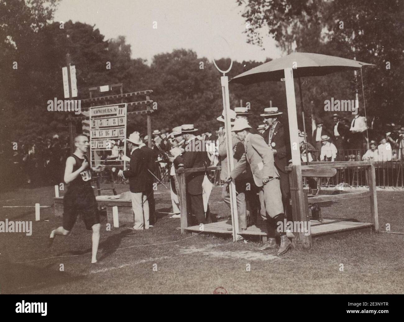 Marathon paris 1900 hi-res stock photography and images - Alamy