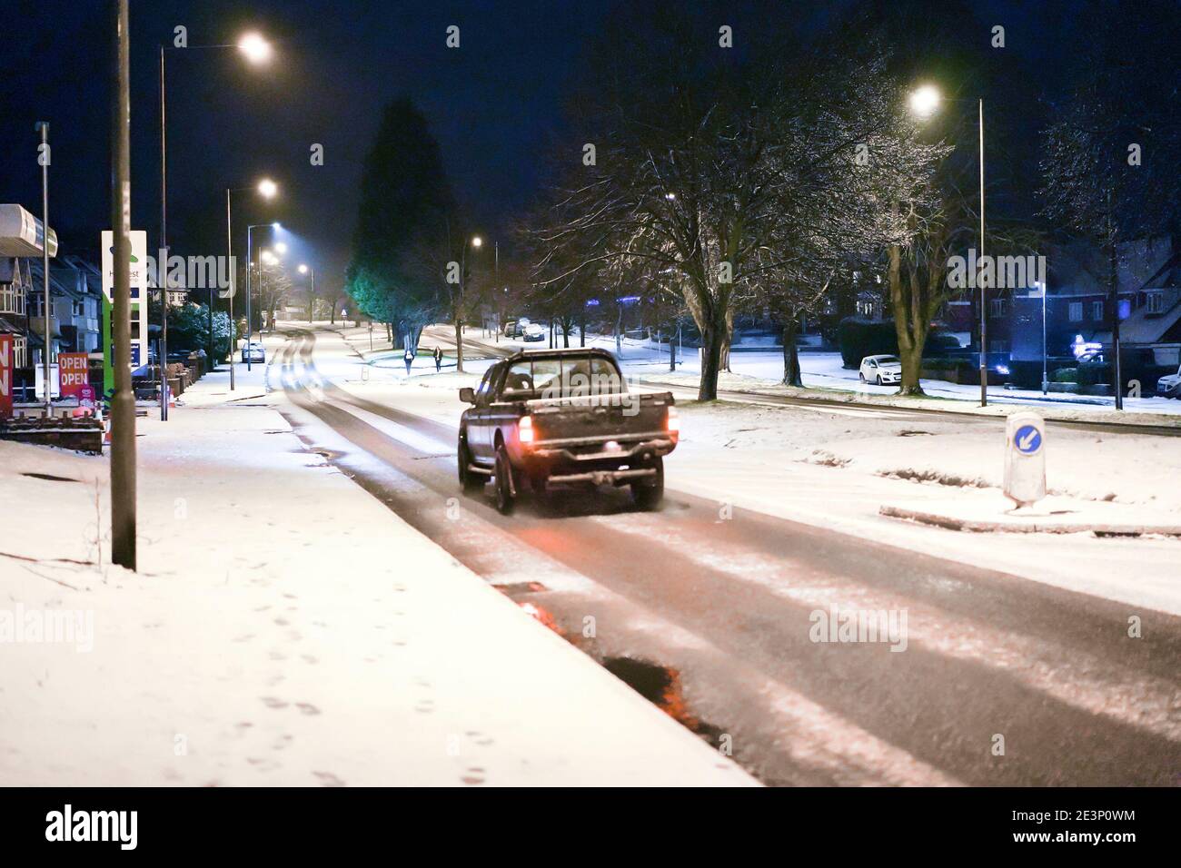 Kidderminster, UK. 2nd January, 2021. UK weather: with daytime temperatures failing to rise much above freezing across Worcestshire and roads already icy, Kidderminster is hit with yet more snow showers. Little traffic can be seen on the snow covered roads at night.  Credit: Lee Hudson Stock Photo