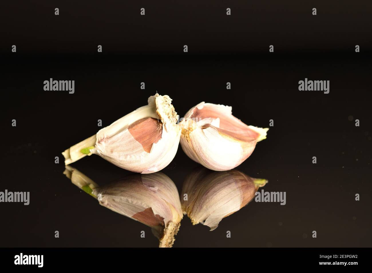 Peeled garlic cloves press hi-res stock photography and images - Alamy