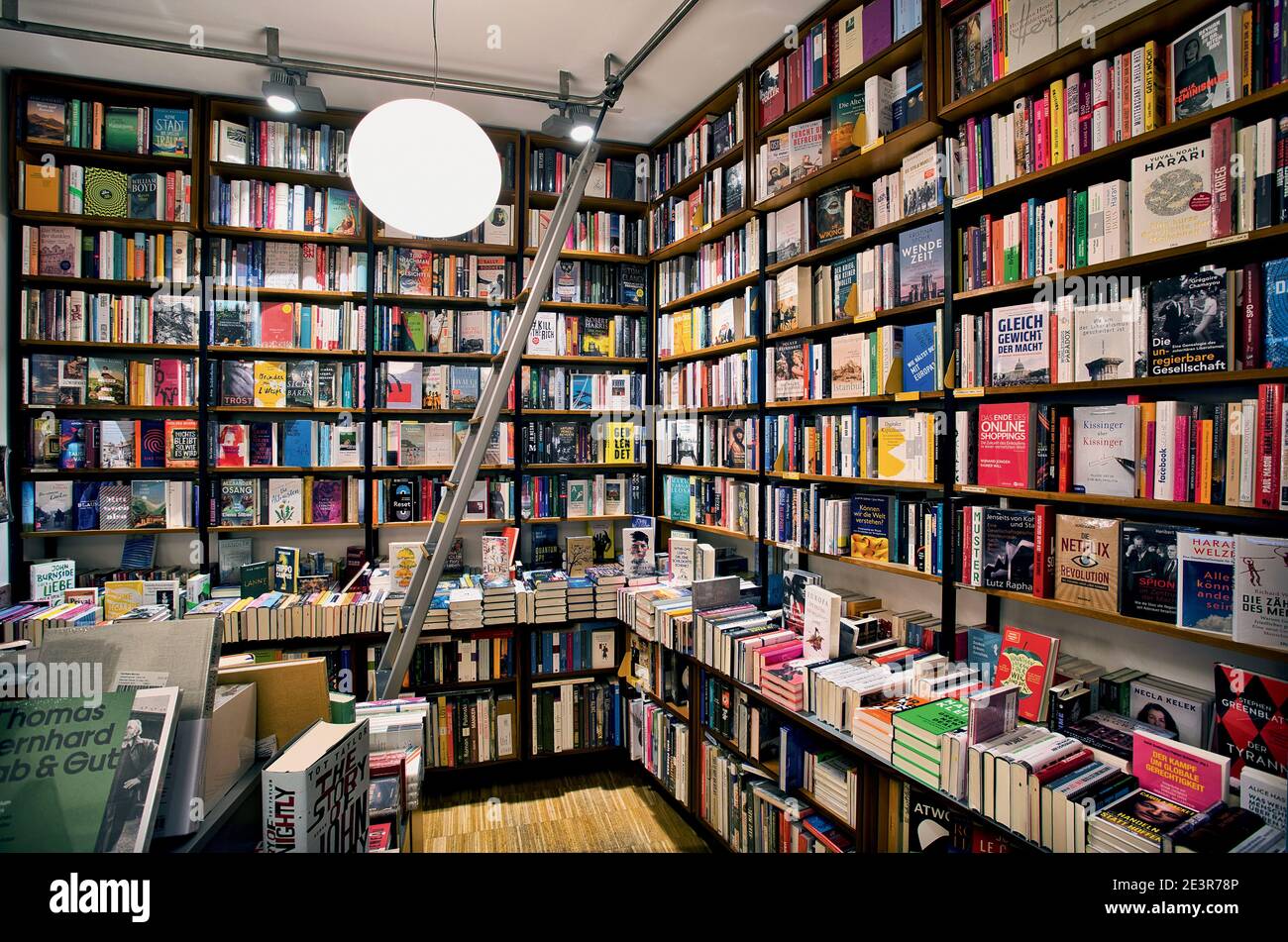 Ladder bookstore High Resolution Stock Photography and Images - Alamy