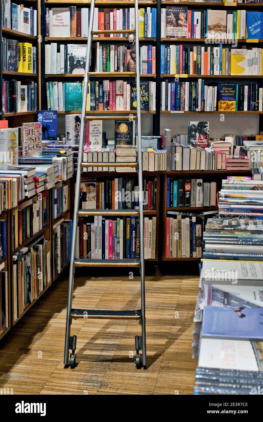 Bookstore hi-res stock photography and images - Alamy