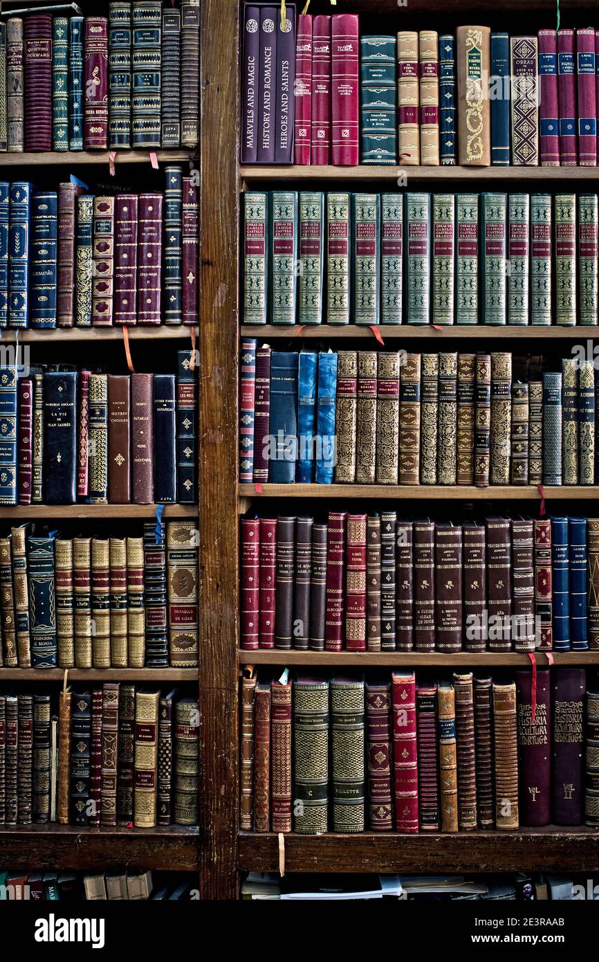 PORTUGAL / Porto / Livraria Academica / Centenarian bookshop, opened in  1912, on Rua dos Martires da Liberdade in Porto Stock Photo - Alamy