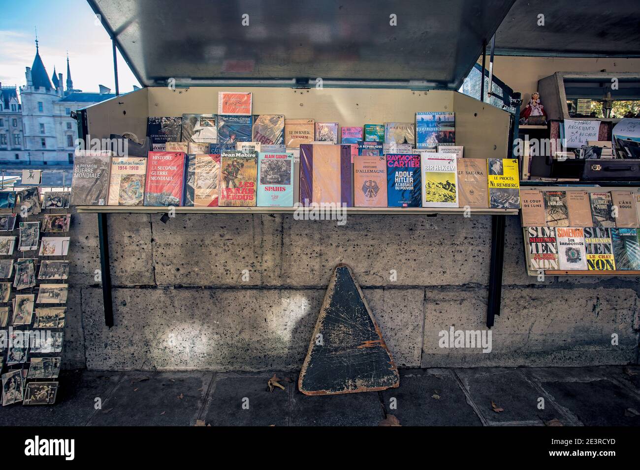 FRANCE / IIe-de-France / Paris / Bouquinistes / Les Bouquinistes, riverside booksellers. Stock Photo