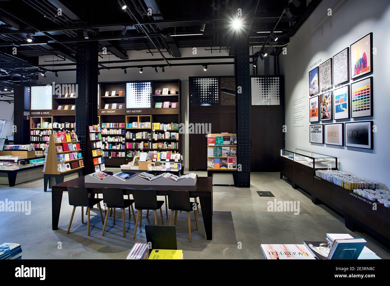 GREAT BRITAN / London / Bookstores /Tate Modern Bookstore Stock Photo
