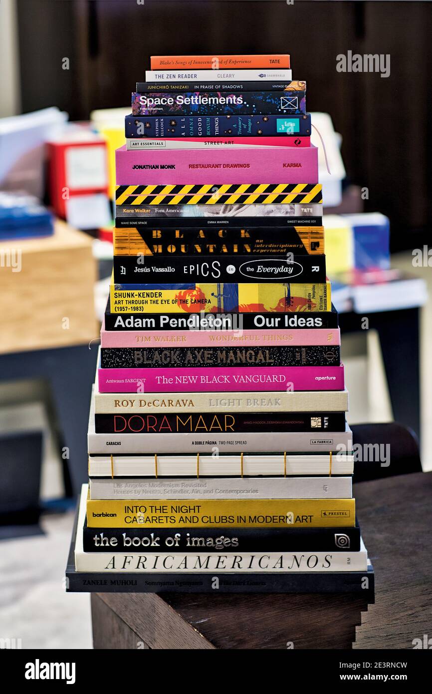 GREAT BRITAN / London / Bookstores / pile of books /stack of books selection Stock Photo