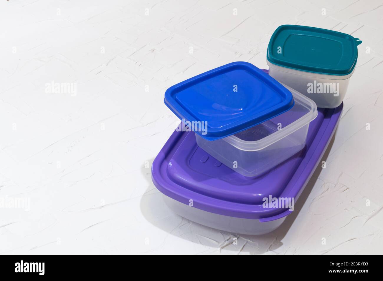 https://c8.alamy.com/comp/2E3RYD3/hermetic-plastic-food-containers-on-white-background-2E3RYD3.jpg