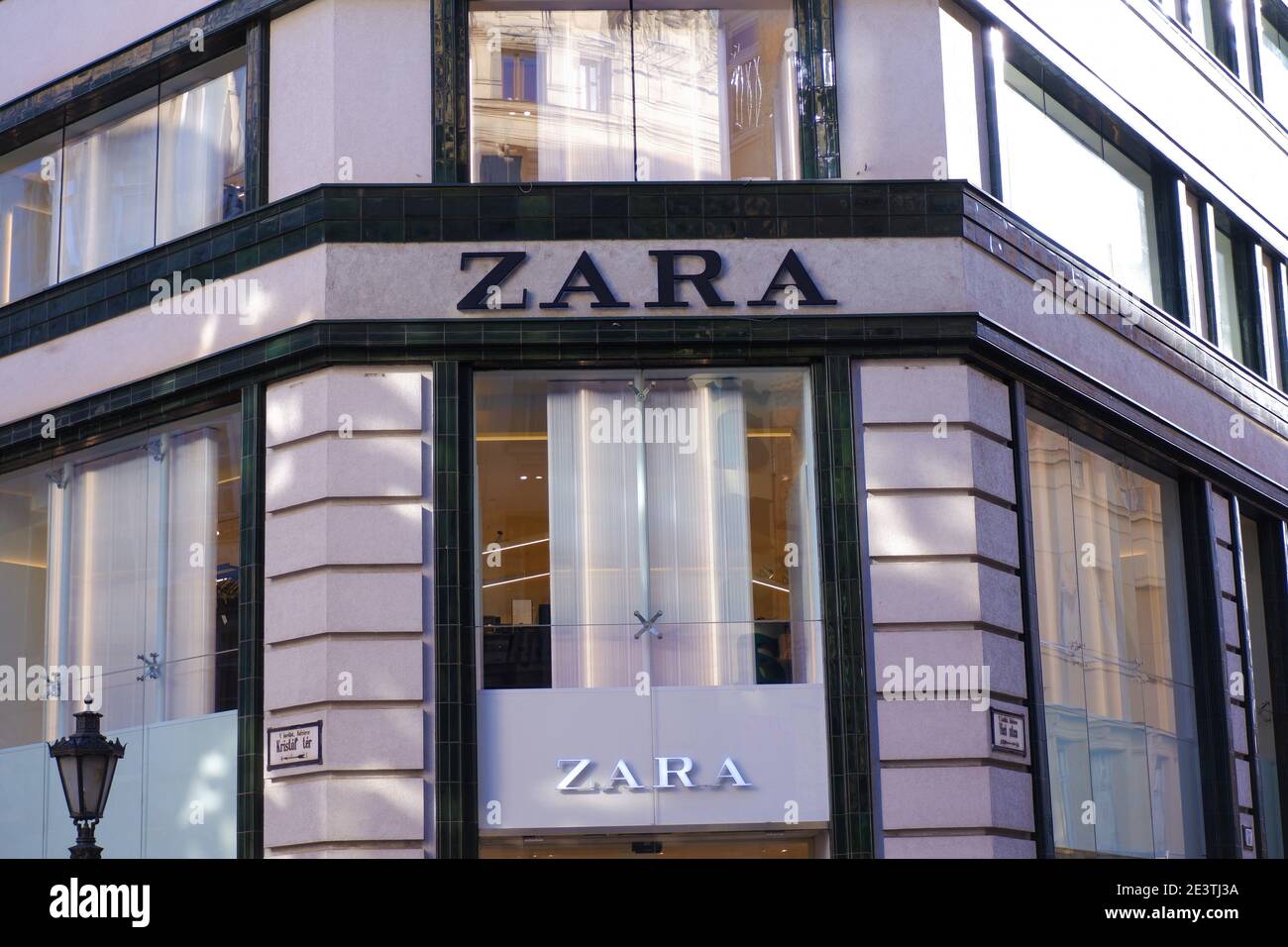 Budapest, Hungary - January 20, 2021: Zara dress fashion store company sign  board on the shop facade in city centre Stock Photo - Alamy