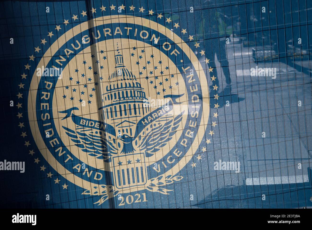 Washington, USA. 20th Jan, 2021. The Presidential Inauguration Seal near the White House in Washington, DC, on Inauguration Day, January 20, 2021. Today, President Elect Joe Biden and Vice President Elect and Kamala Harris will be Inaugurated at the U.S. Capitol, where 2 weeks earlier an insurrectionist mob tried to disrupt the certification of the Electoral College. (Graeme Sloan/Sipa USA) Credit: Sipa USA/Alamy Live News Stock Photo