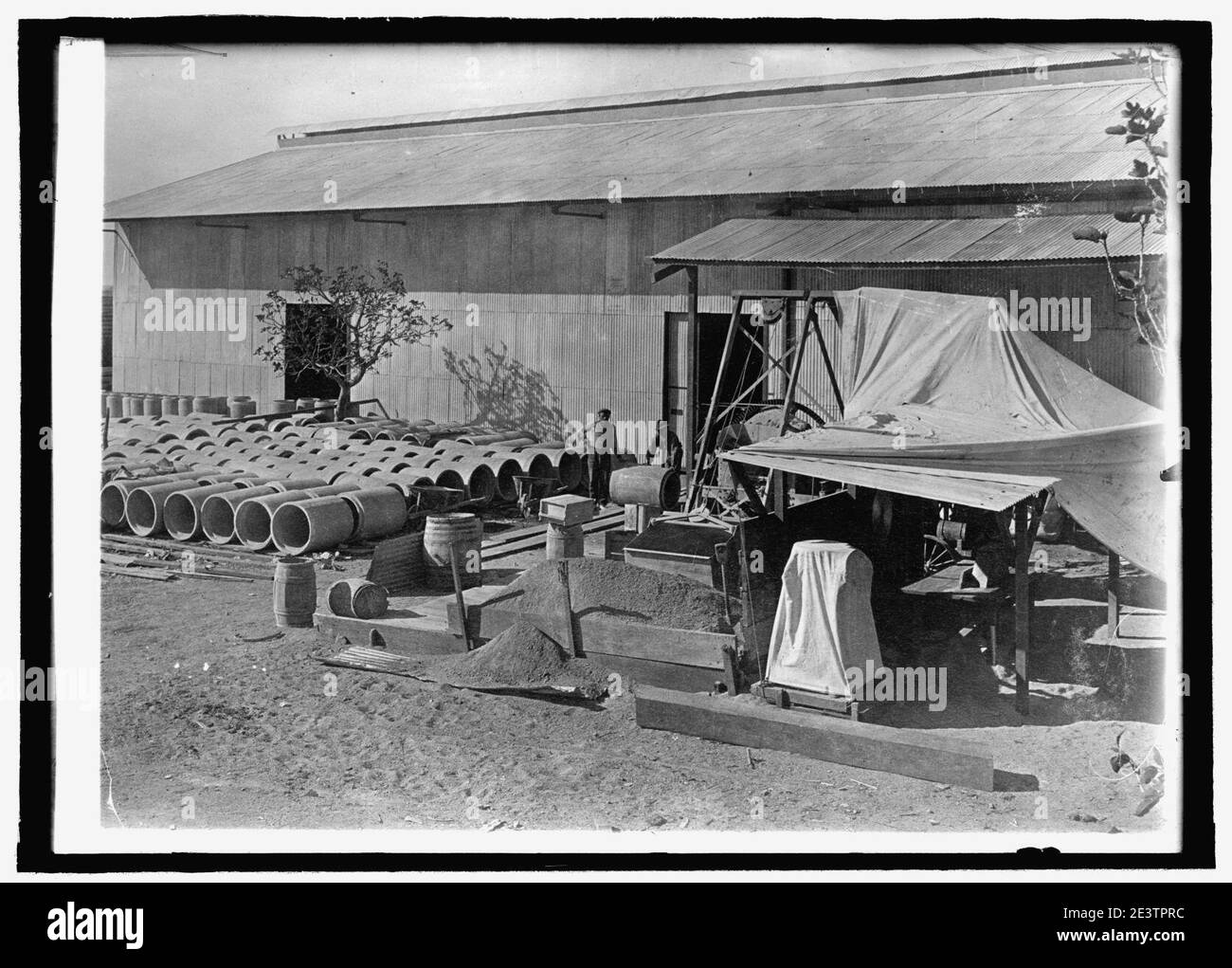 Making reinforced concrete pipe, Durango, Mex Stock Photo Alamy
