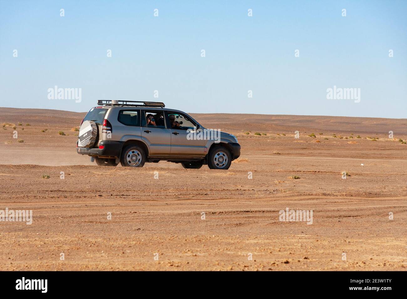 Photographic safari in 4X4 in the desert of Erg Chebbi, Morocco Stock Photo