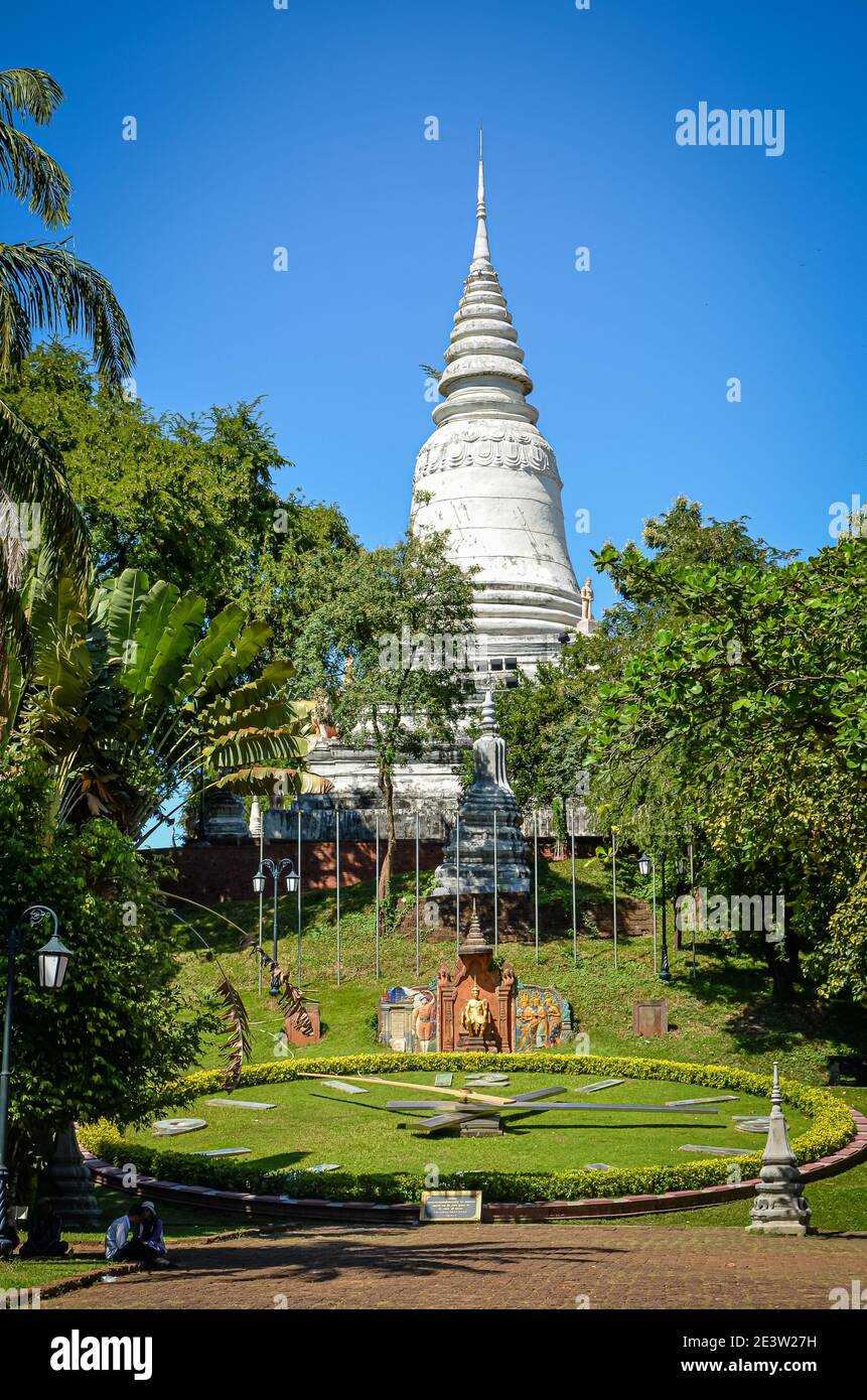 The Wat Phnom Hi res Stock Photography And Images Alamy