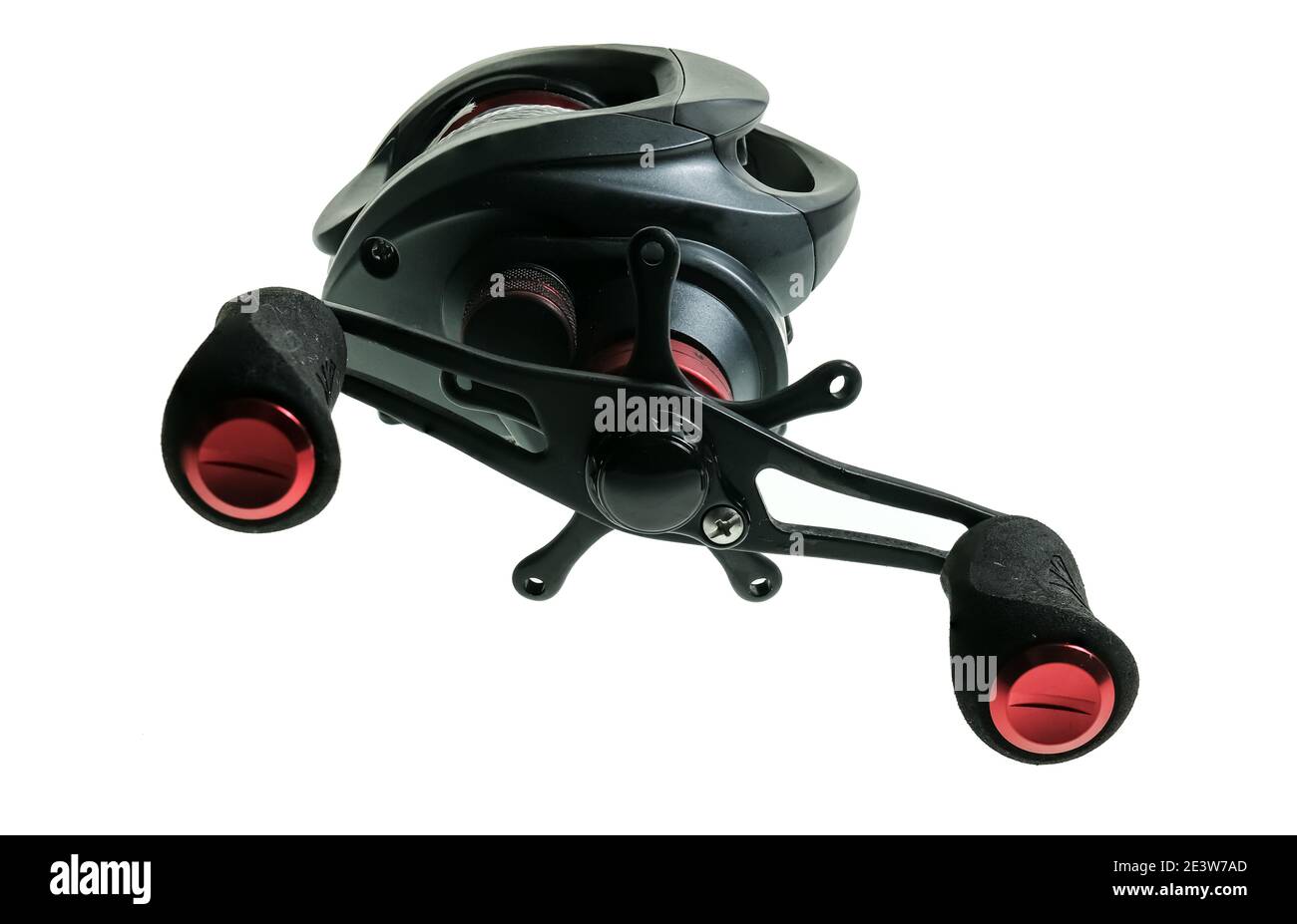 https://c8.alamy.com/comp/2E3W7AD/close-up-of-a-black-bait-caster-fishing-reel-spooled-with-braided-mailing-isolated-on-a-plain-white-background-2E3W7AD.jpg