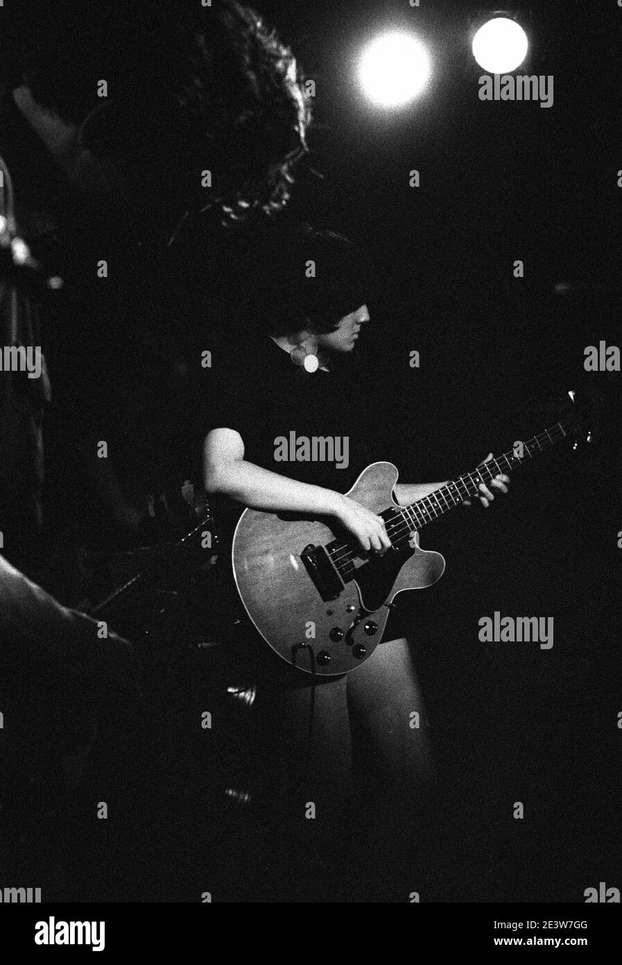Dean Wareham and Naomi Yang of Galaxie 500 performing at Woody's, New York, NY, USA, July 16th 1990. Stock Photo