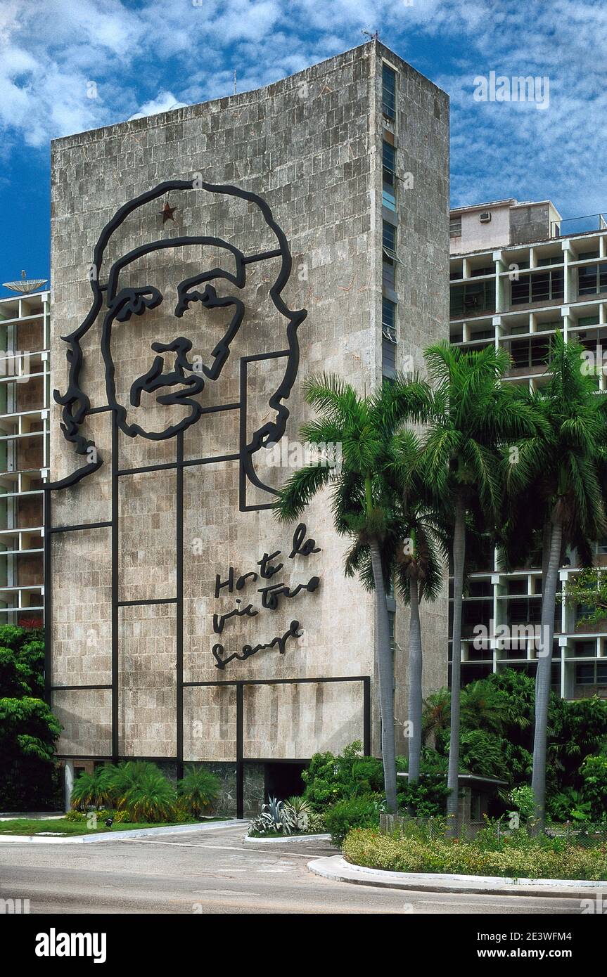 Plaza de la Revolución - Havana - Cuba 1998 (photo on photographic film) The Ministry building with the image of Che Guevara Stock Photo