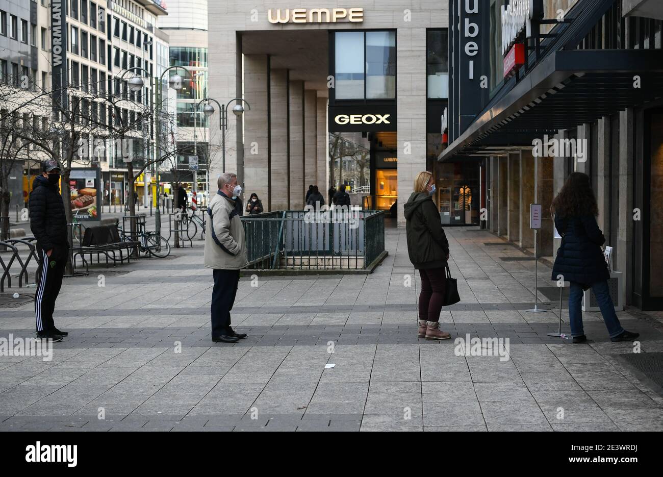 Frankfurt, Germany. 20th Jan, 2021. People with facial masks are seen in  front of the Alte Oper during the COVID-19 pandemic in Frankfurt, Germany,  Jan. 20, 2021. German federal and state governments