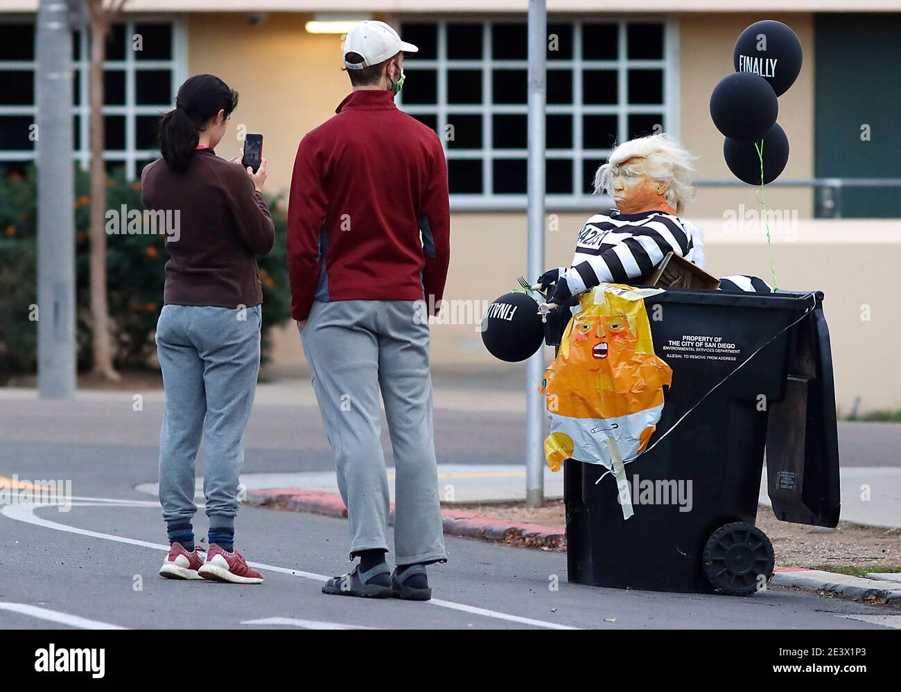 https://c8.alamy.com/comp/2E3X1P3/san-diego-ca-usa-20th-jan-2021-an-effigy-of-former-president-donald-trump-was-placed-in-a-san-diego-city-garbage-bin-on-the-day-his-replacement-joseph-biden-was-sworn-into-office-credit-john-gastaldozuma-wirealamy-live-news-2E3X1P3.jpg