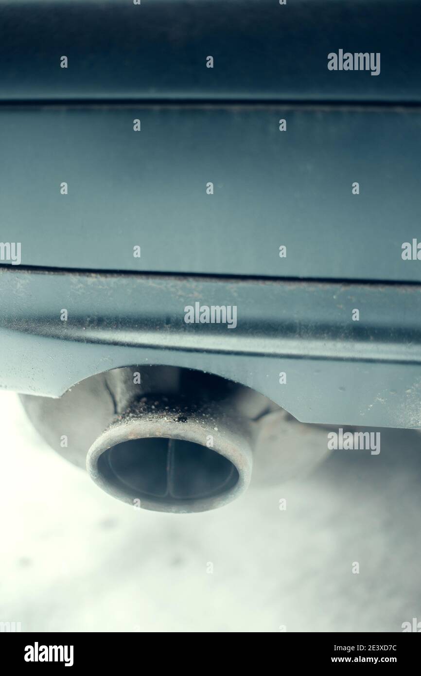 Cold start of the engine in severe frost carbon dioxide smoke from