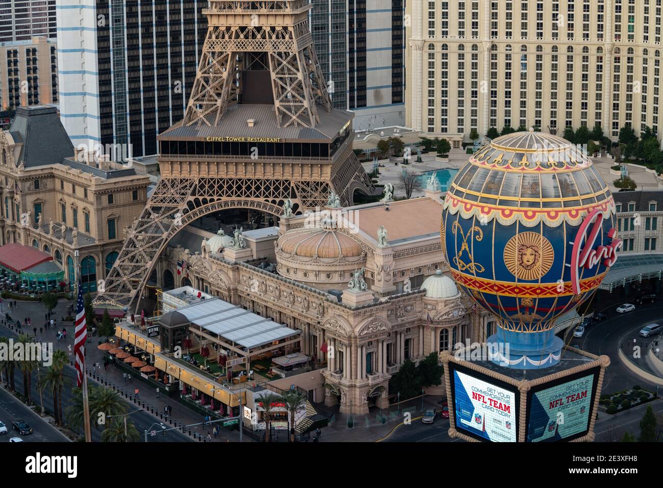 Diners in the Eiffel Tower restaurant, The Paris Hotel, look out along the  Strip, Las Vegas, Nevada, USA Stock Photo - Alamy