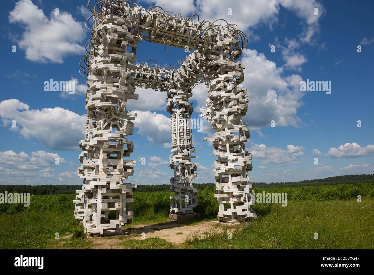 Russia, Kaluga, june 24, 2020. Festival of art objects in Nikola Lenivets Archstoyanie. White Gate. Creative construction made of natural materials, b Stock Photo