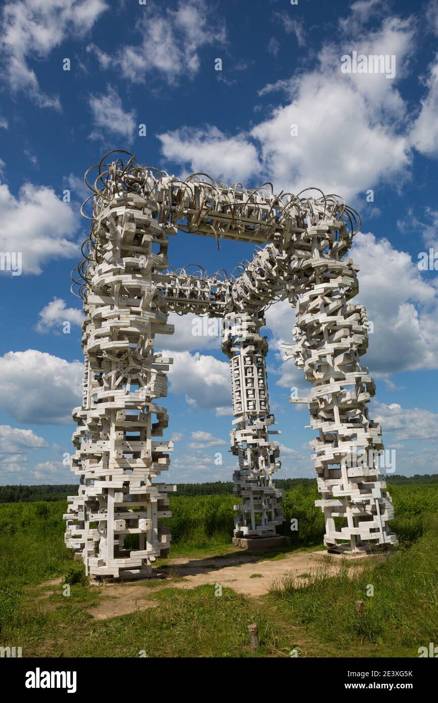 Russia, Kaluga, june 24, 2020. Festival of art objects in Nikola Lenivets Archstoyanie. White Gate. Creative construction made of natural materials, b Stock Photo