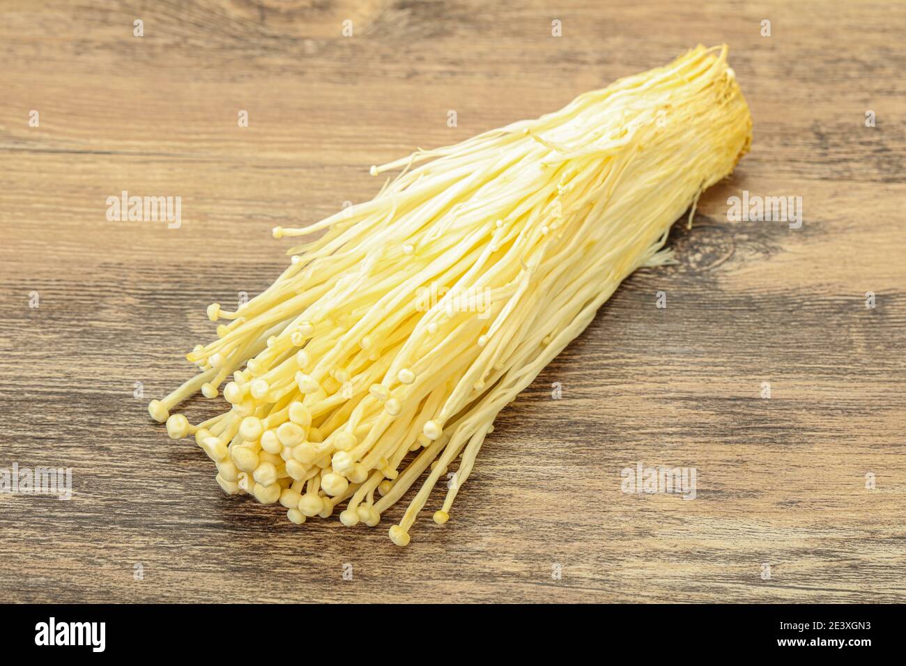 Superfood Raw Enoki mushrooms Asian cuisine Stock Photo Alamy