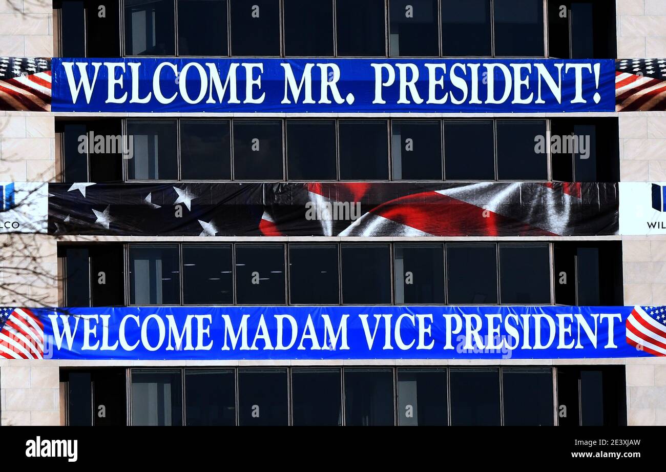 Washington, United States. 20th Jan, 2021. Signs welcoming U.S. President Joe Biden and Vice President Kamala Harris are seen on a building near the White House on the day of the inauguration ceremony for Biden as 46th president of the United States. Credit: SOPA Images Limited/Alamy Live News Stock Photo