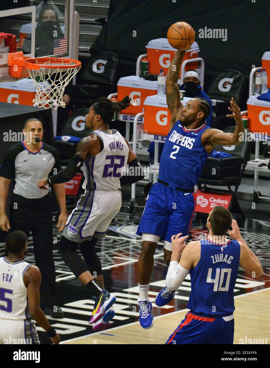 Los Angeles, United States. 20th Jan, 2021. Los Angeles Clippers' forward Kawhi Leonard jams for two points against the Sacramento Kings' during the first quarter at Staples Center in Los Angeles on Wednesday, January 20, 2021. The Clippers defeated the Kings 115-96. Photo by Jim Ruymen/UPI Credit: UPI/Alamy Live News Stock Photo