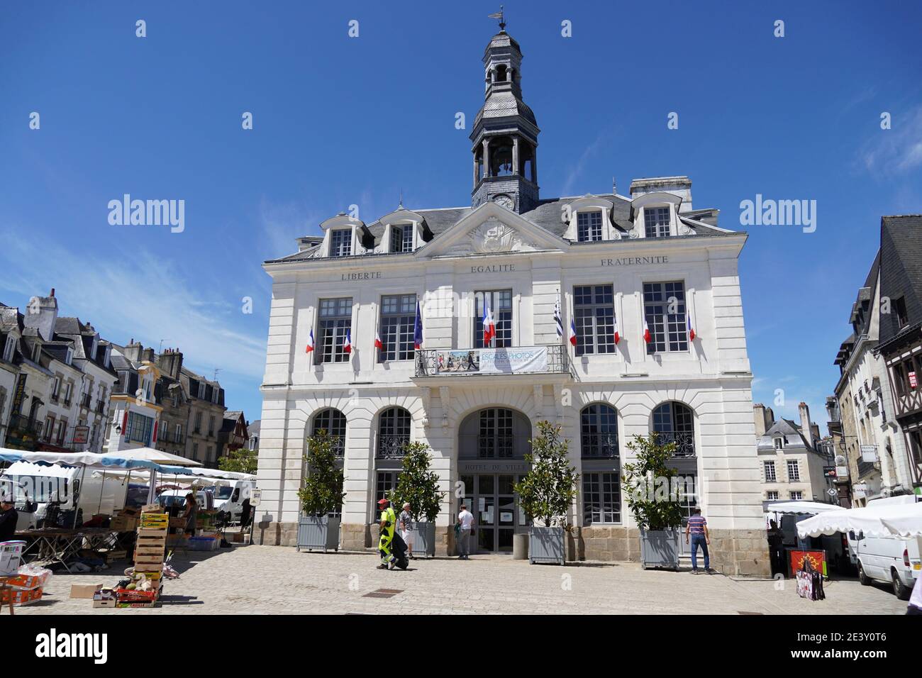 Auray (Brittany, north-western France): market day in summer in the Òplace de la RepubliqueÓ square. In the background, the town hall with the inscrip Stock Photo