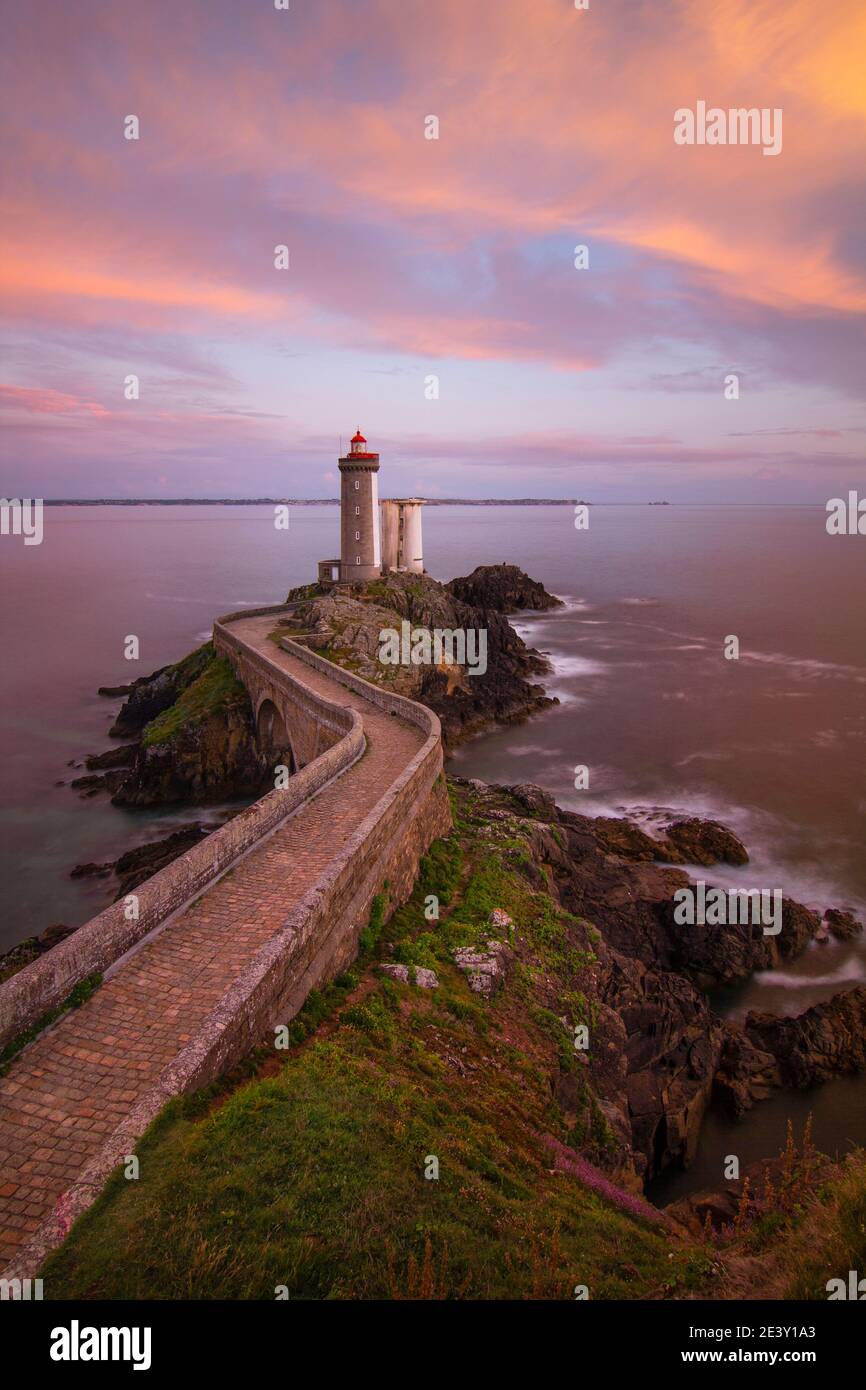 lighthouse-phare-du-petit-minou-at-sunset-brittany-france-stock-photo