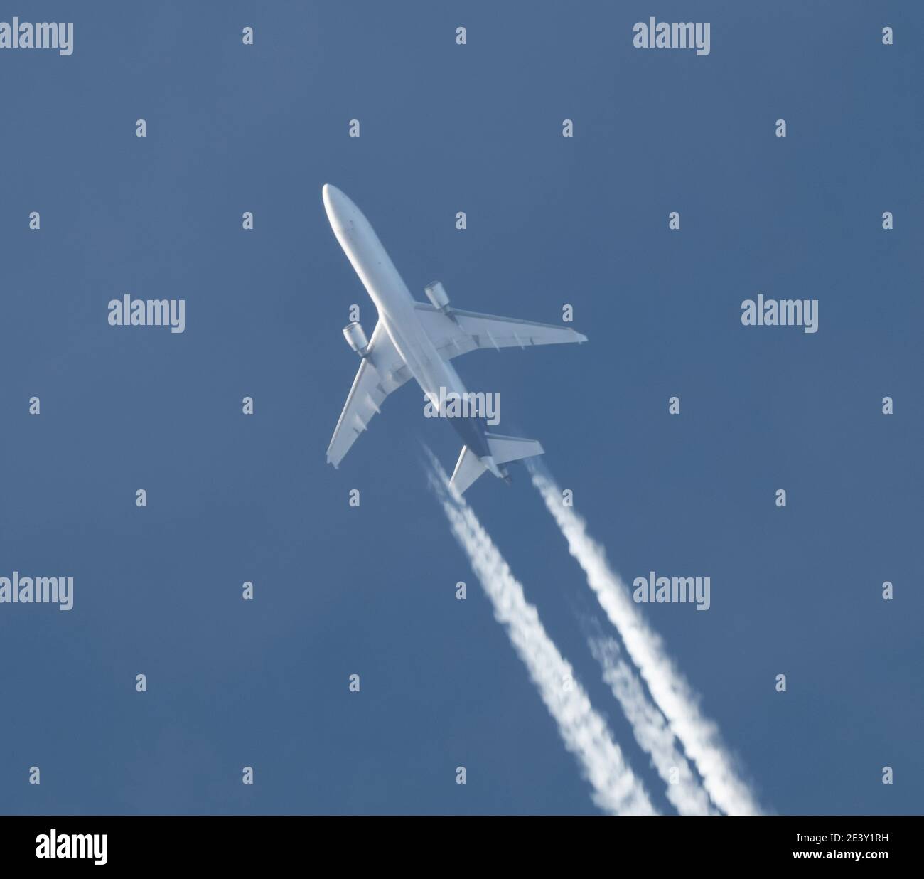 London, UK. 21 January 2021. McDonnell Douglas MD-11F cargo aircraft D-ALCC of Lufthansa Cargo flies over London from Atlanta to Frankfurt in blue sky at an altitude of 32,000ft. Credit: Malcolm Park/Alamy Live News. Stock Photo