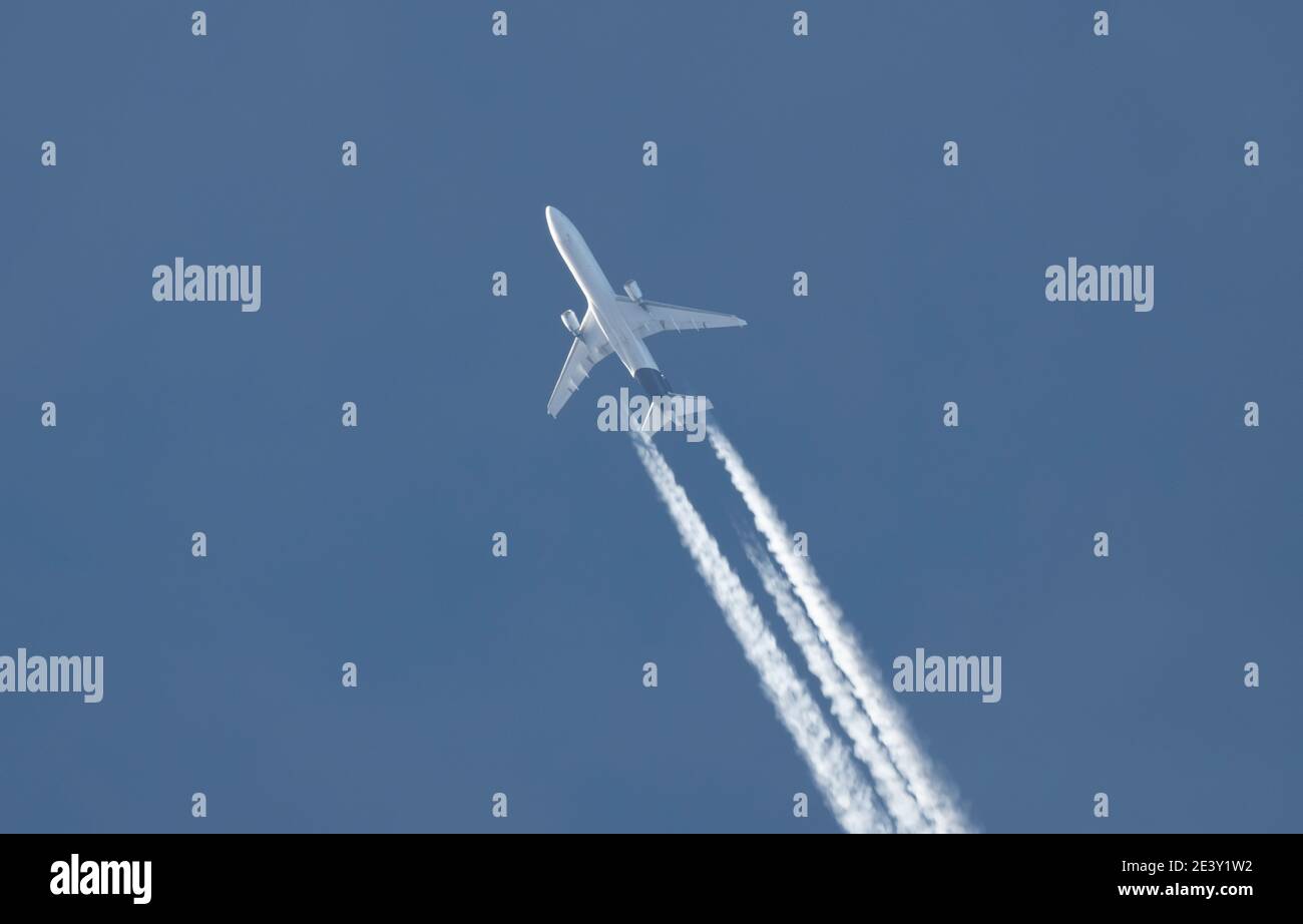 London, UK. 21 January 2021. McDonnell Douglas MD-11F cargo aircraft D-ALCC of Lufthansa Cargo flies over London from Atlanta to Frankfurt in blue sky at an altitude of 32,000ft. Credit: Malcolm Park/Alamy Live News. Stock Photo