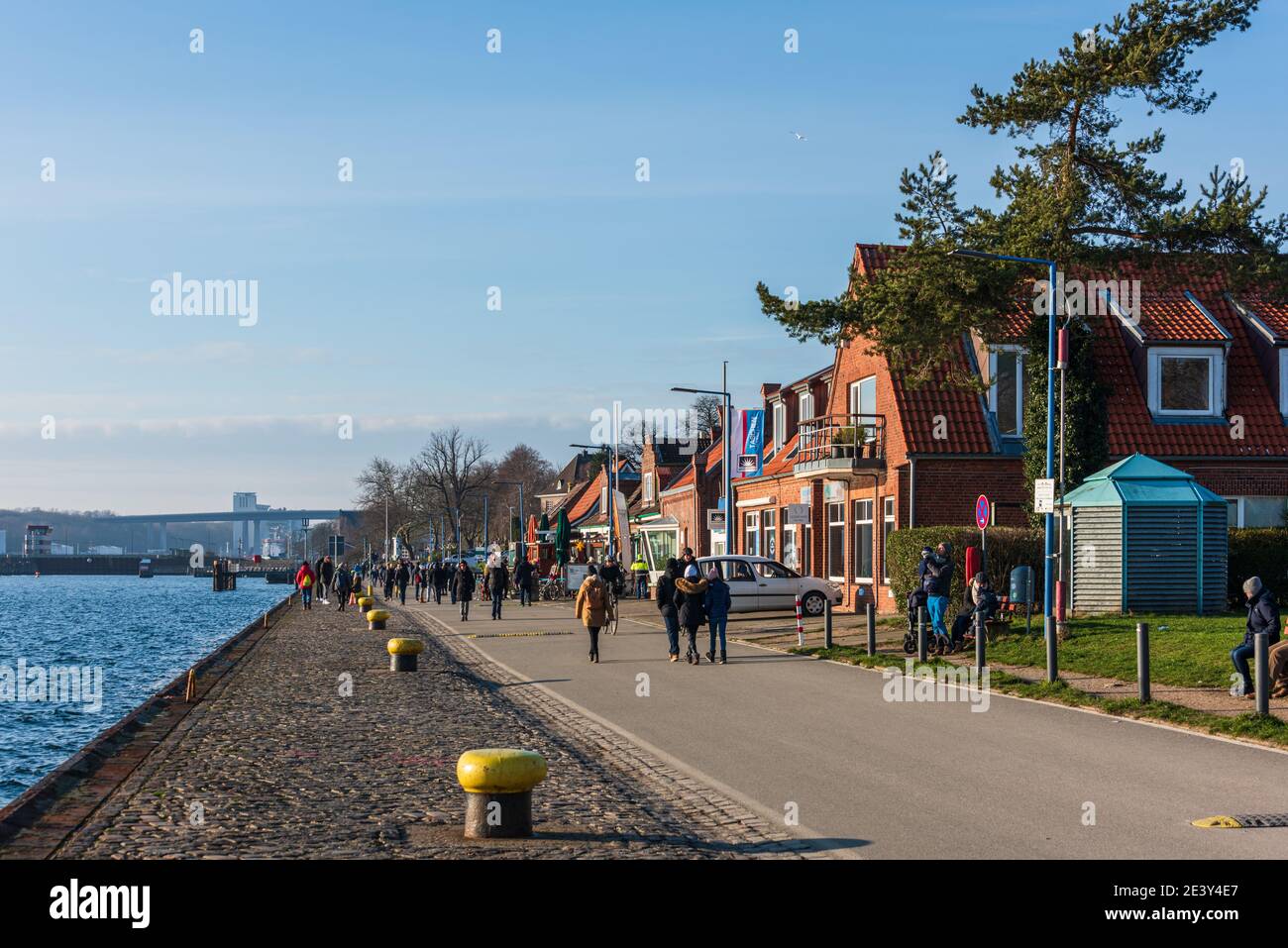 Impressionen aus Kiel Der Tiessenkai in Kiel-Holtenau am Eingang zur Kieler Schleuse in den Nord-Ostsee-Kanal Stock Photo